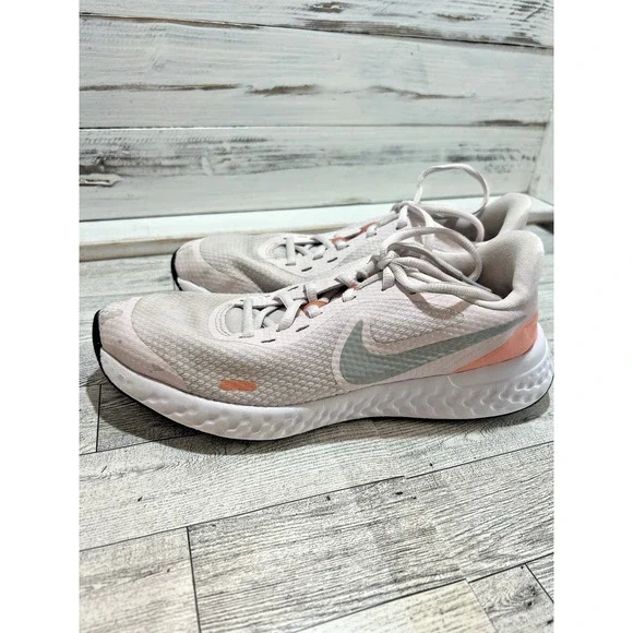 Nike sneakers Revolution 5 Womens Size 6Youth Pink White Black - Picture 3 of 9